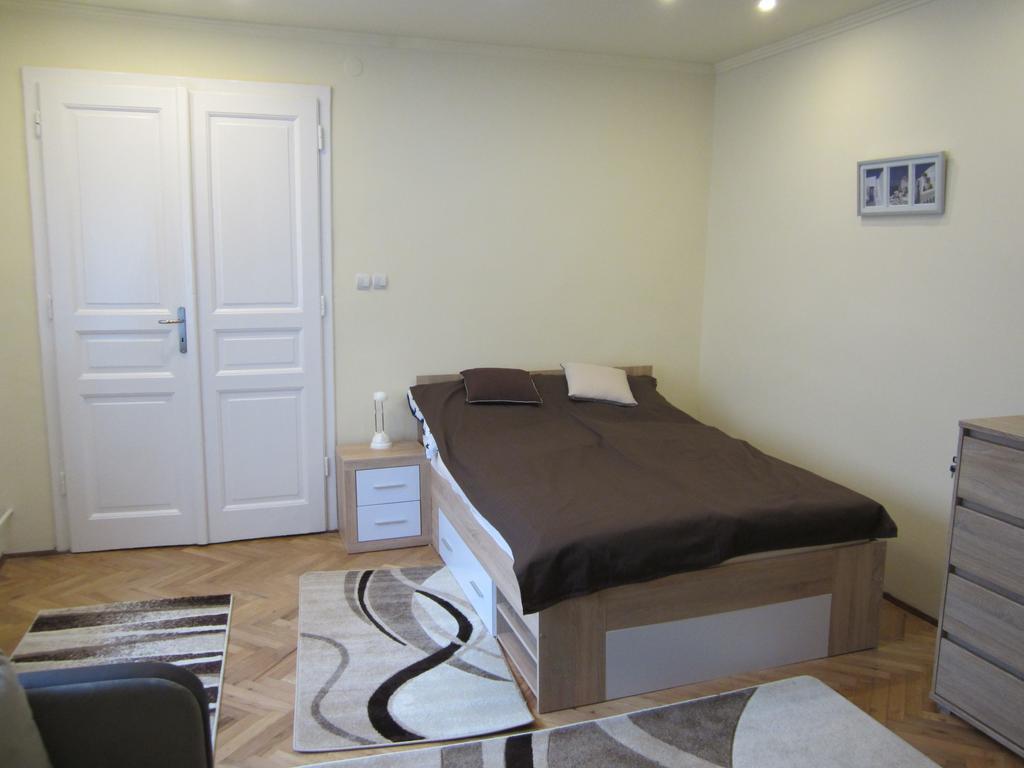 Dudi Apartman แซแก็ด ภายนอก รูปภาพ